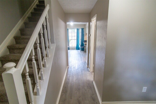 Building Photo - 3322 Whispering Way Dr