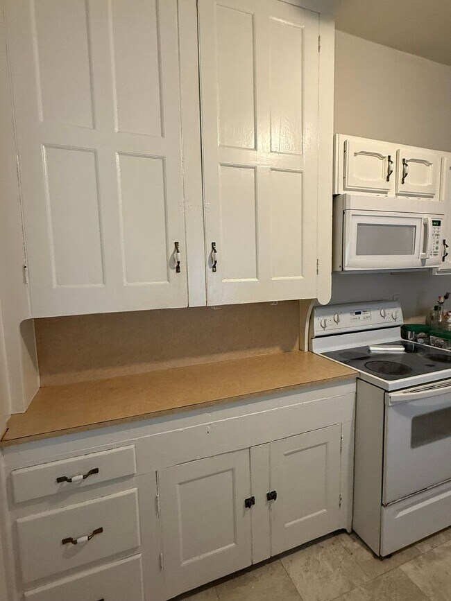 Building Photo - 204 E High St