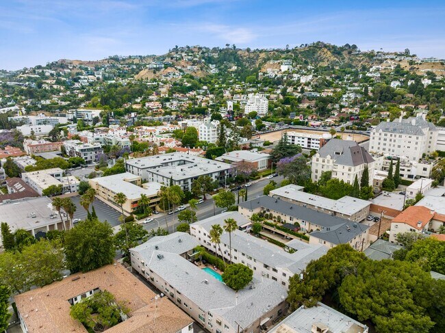 Building Photo - 1330 N Crescent Heights Blvd