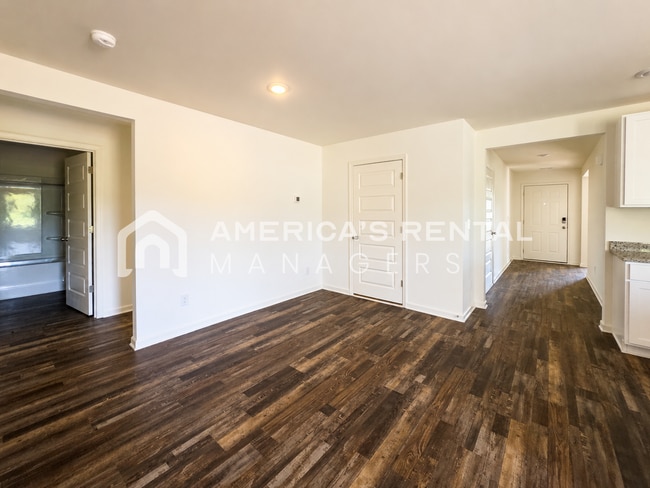 Building Photo - 309 Oakmont Cir