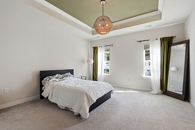 Building Photo - BEAUTIFUL TOWNHOME IN A GREAT AMENTIES!