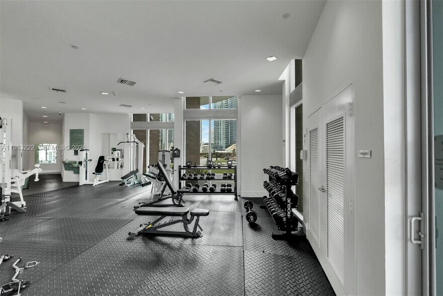 Building Photo - 350 S Miami Ave