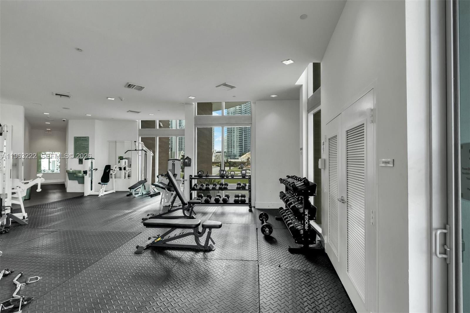 Building Photo - 350 S Miami Ave