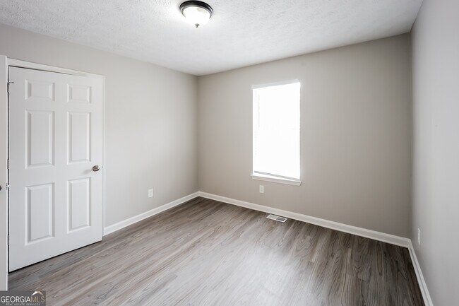 Building Photo - 334 Barr Cir