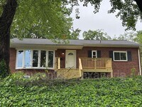 Building Photo - 2826 James Dr