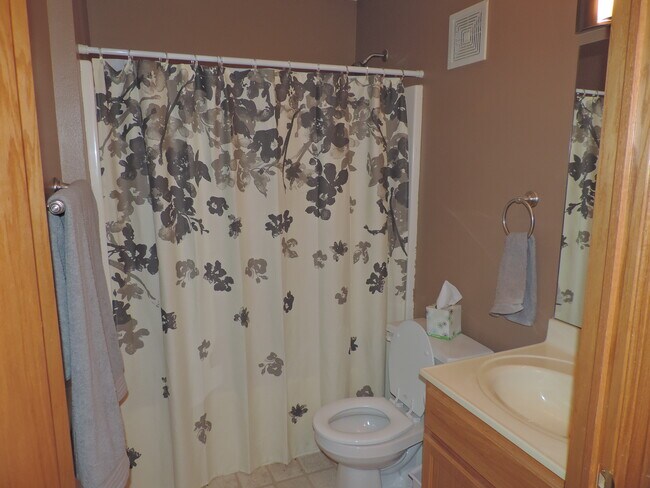 Building Photo - 20 Cherry Ct