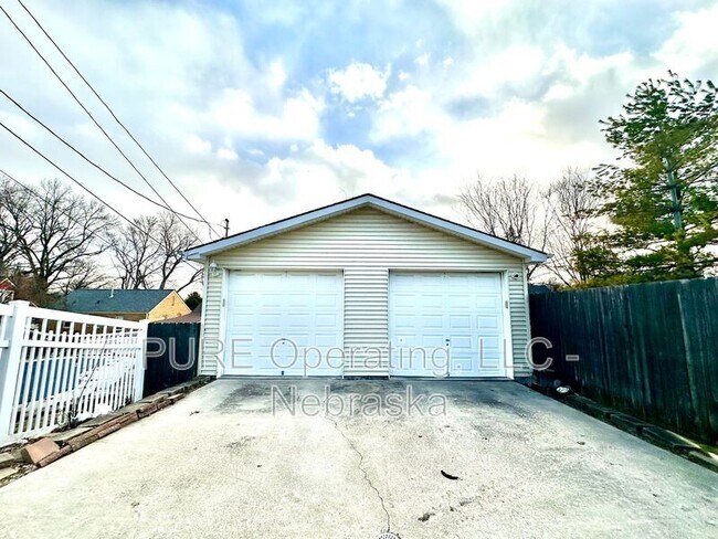 Building Photo - 4928 Happy Hollow Blvd