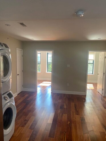 Building Photo - 3639 Lancaster Ave