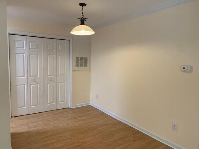 Building Photo - 2308 Myron Dr
