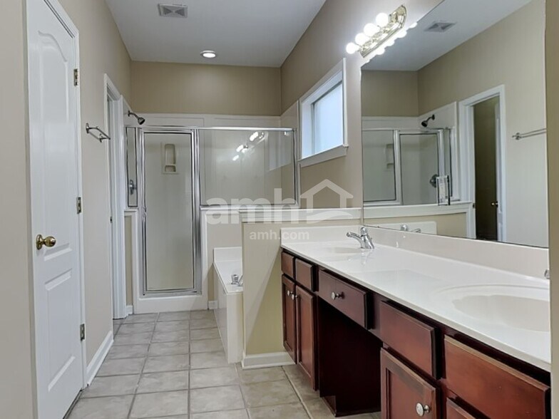 Building Photo - 10162 Lynham Dr