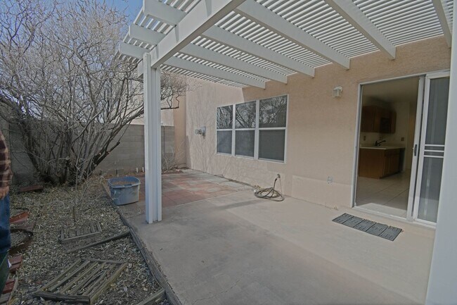 Building Photo - NE Heights Townhome Available For Move In