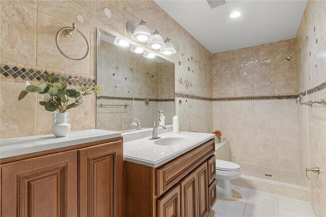 Building Photo - 2115 Julien Overlook