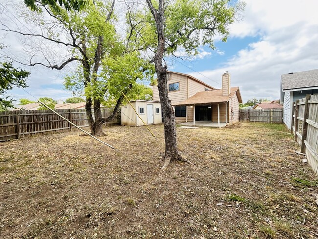 Building Photo - "Charming 3-Bed Oasis in San Antonio – Spa...