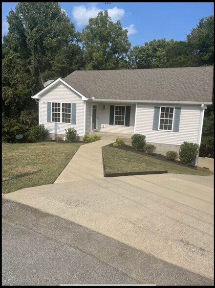 Building Photo - 1053 Red Apple Ct