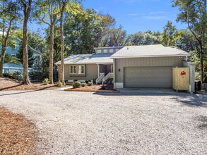 Building Photo - 131 Oakleaf Dr