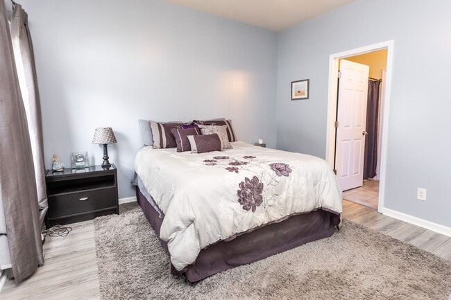 Building Photo - 3 Bedroom 2.5 Bath Townhouse in Grand Oaks...