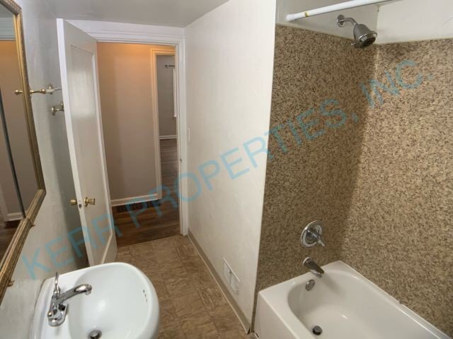 Building Photo - FREE RENT! Cozy tri-level 1374 square foot...