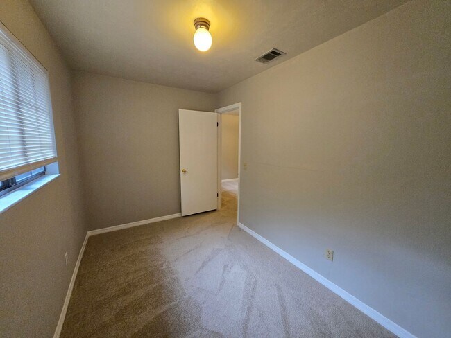 Building Photo - Rockwood Villas – 2BR/2BA Townhouse