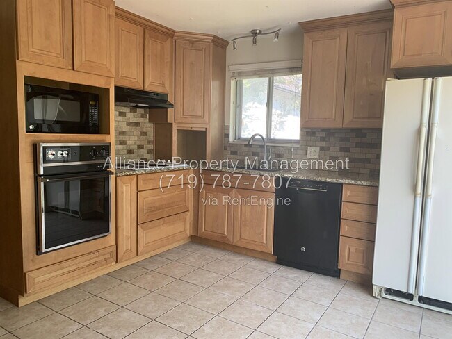 Building Photo - 1345 Pike Dr