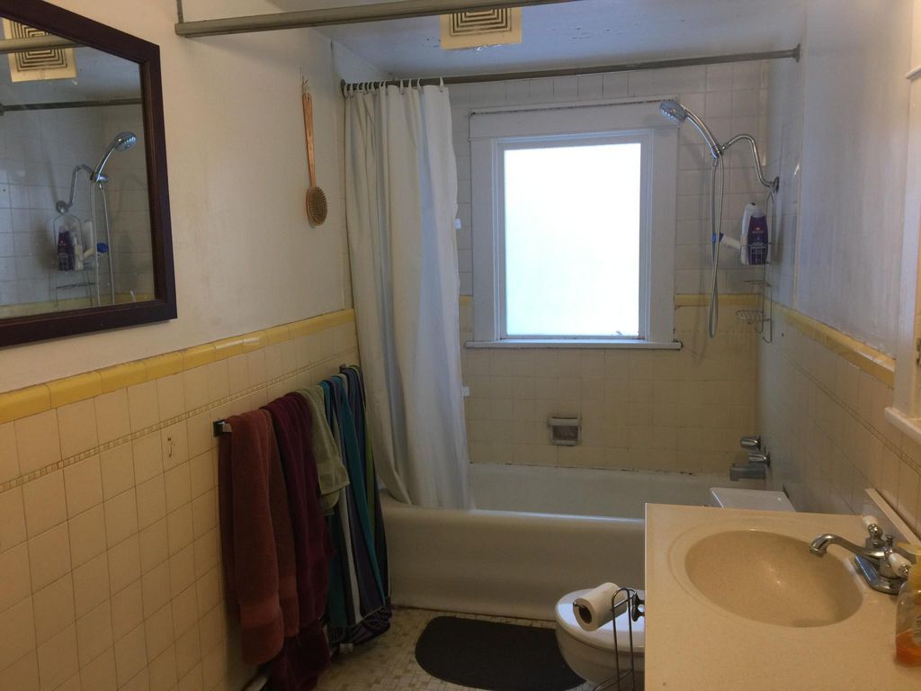 Building Photo - 1035 NE Monroe St