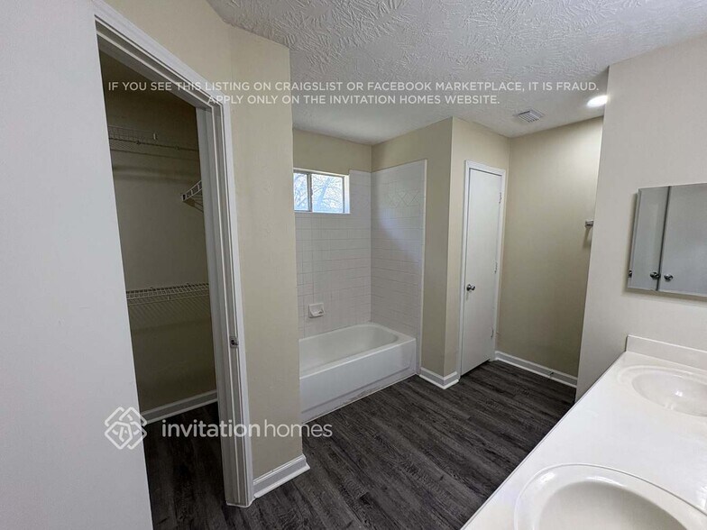 Building Photo - 10714 Estelle Cir