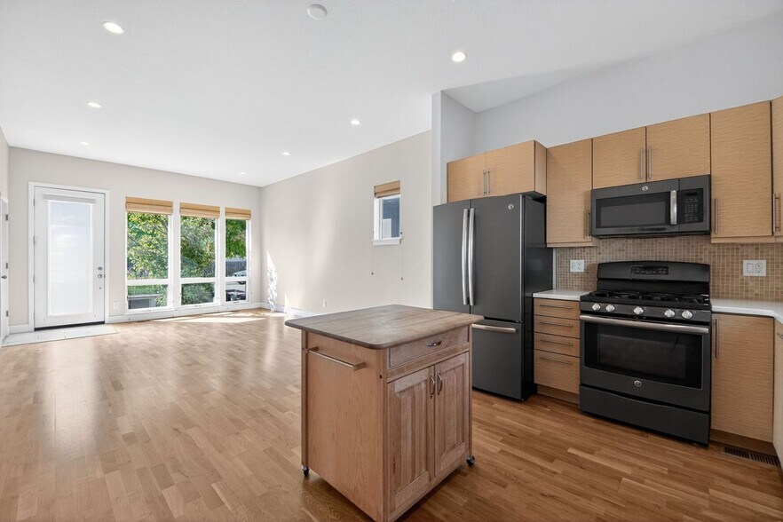 Building Photo - 2809 W 52nd Ave