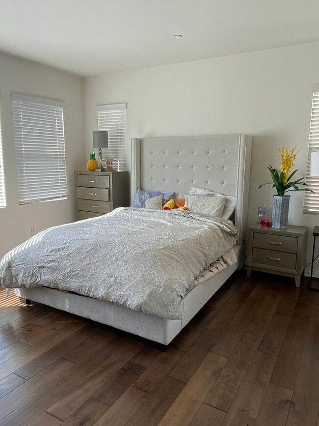 Building Photo - Large & Newer 4 Bedroom/3 Bath House in Sea Glass and Blue Strand Community