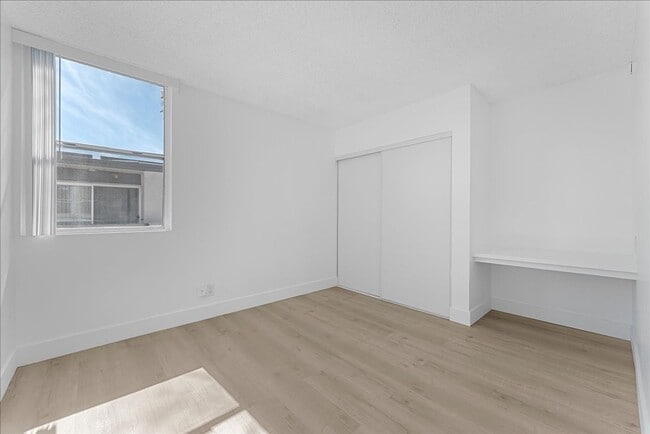 Building Photo - 18620 Hatteras St