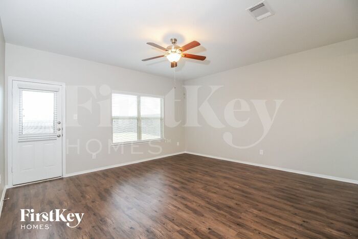Building Photo - 309 Plum Dr