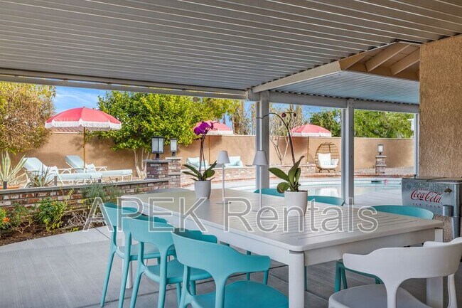 Building Photo - 1334 S San Joaquin Dr