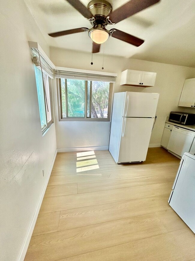 Building Photo - Spacious 2 Bed / 1 Bath Apartment in the Heart of South Park!