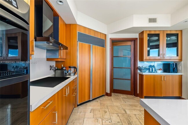 Building Photo - 2110 N Ocean Blvd