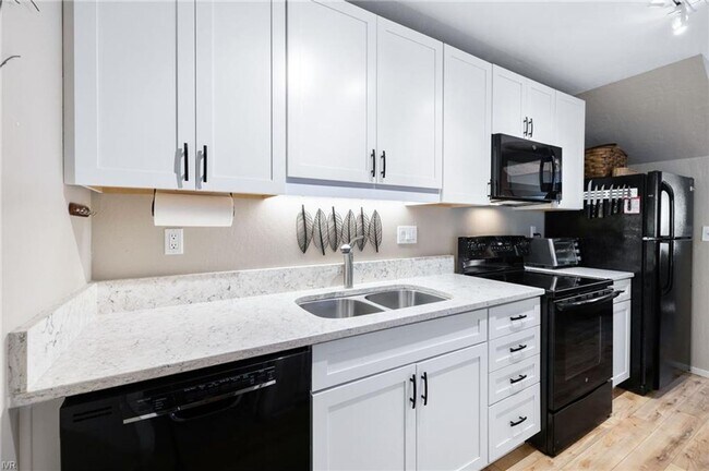 Building Photo - Great location in Incline Village