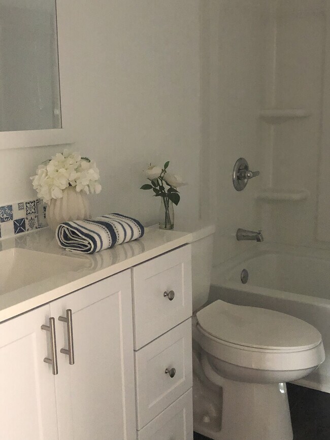 Building Photo - 7398 Eisenhower Dr