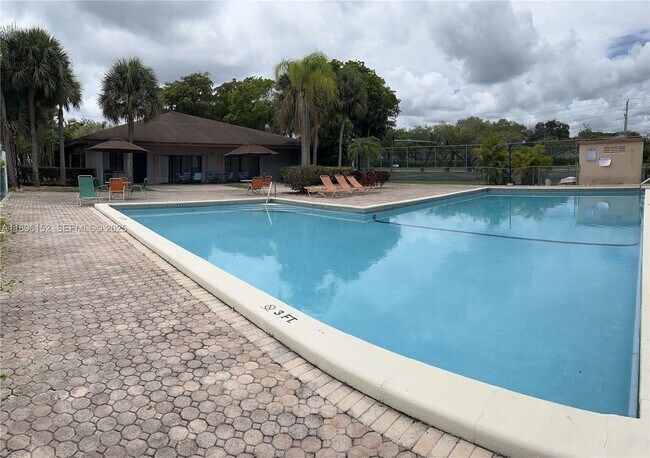 Building Photo - 10855 SW 112th Ave