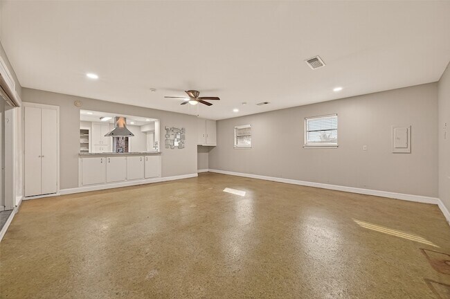 Building Photo - 10645 Oak Brook Dr