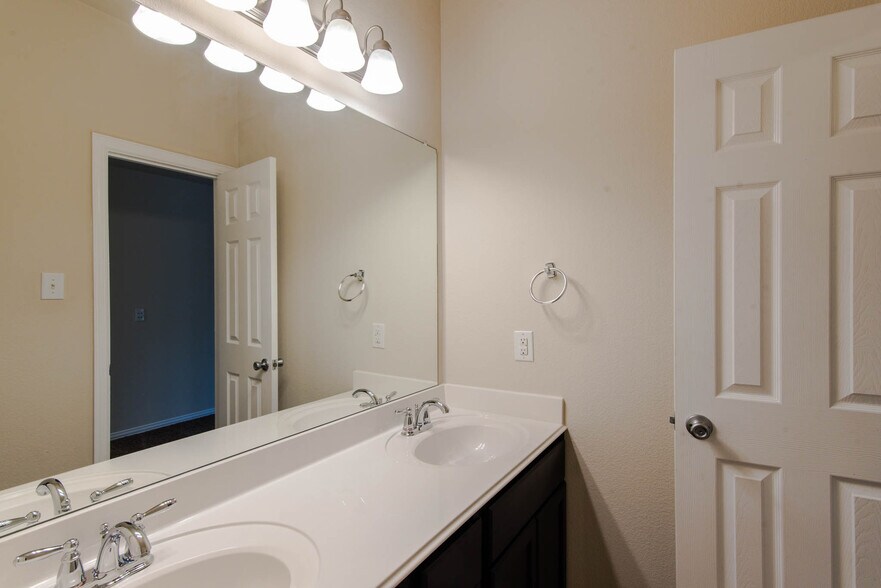 Building Photo - 1512 Cockatiel Dr