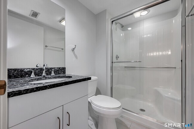 Building Photo - 17 Maple Ln