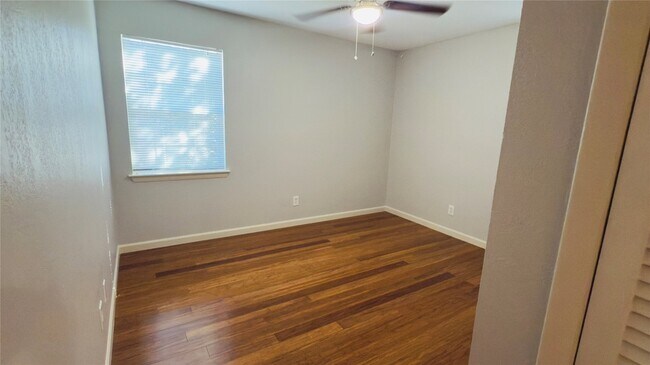 Building Photo - 12117 Sunland St