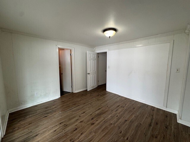 Building Photo - 812 Dickinson Dr