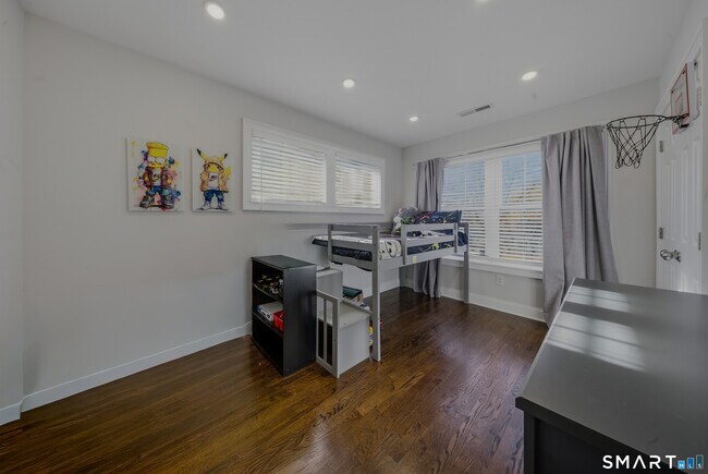 Building Photo - 145 Brentwood Ave