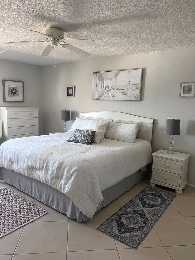 Building Photo - 255 Dolphin Point