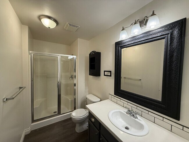 Building Photo - 10919 Golden Valley Dr