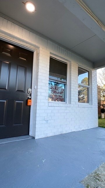 Building Photo - Newly Renovated Duplex for Rent