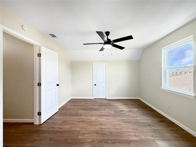 Building Photo - 2733 W Friendship Dr