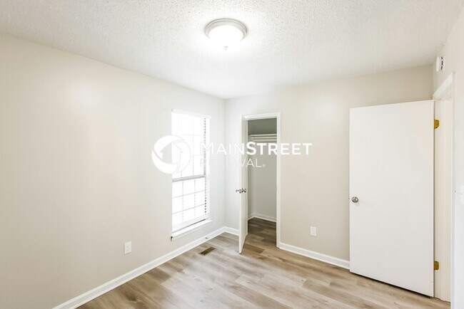 Building Photo - 3 Bedroom Pet-Friendly Home in HUEYTOWN, AL with Main Street Renewal