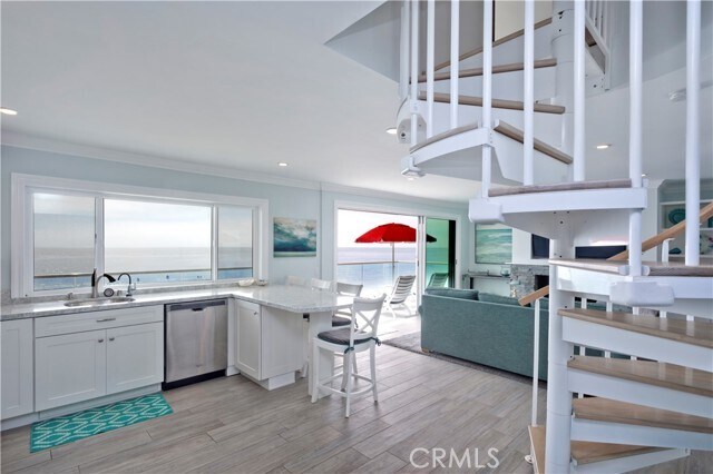 Building Photo - 1249 Ocean Front
