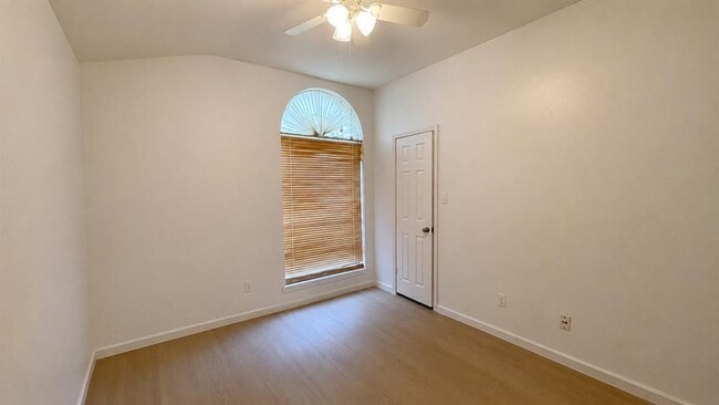 Building Photo - 306 N Mt Rushmore Dr
