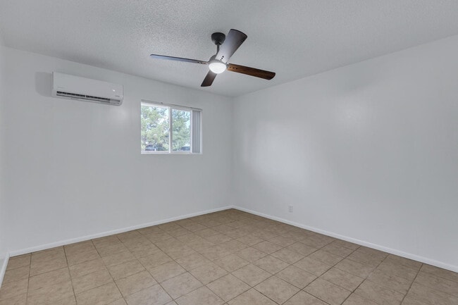 Building Photo - 2106 S Granada Dr