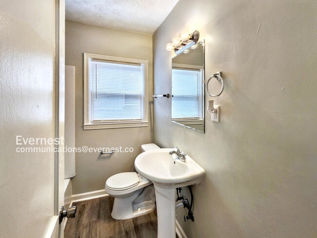 Building Photo - 1292 Beecher St SW